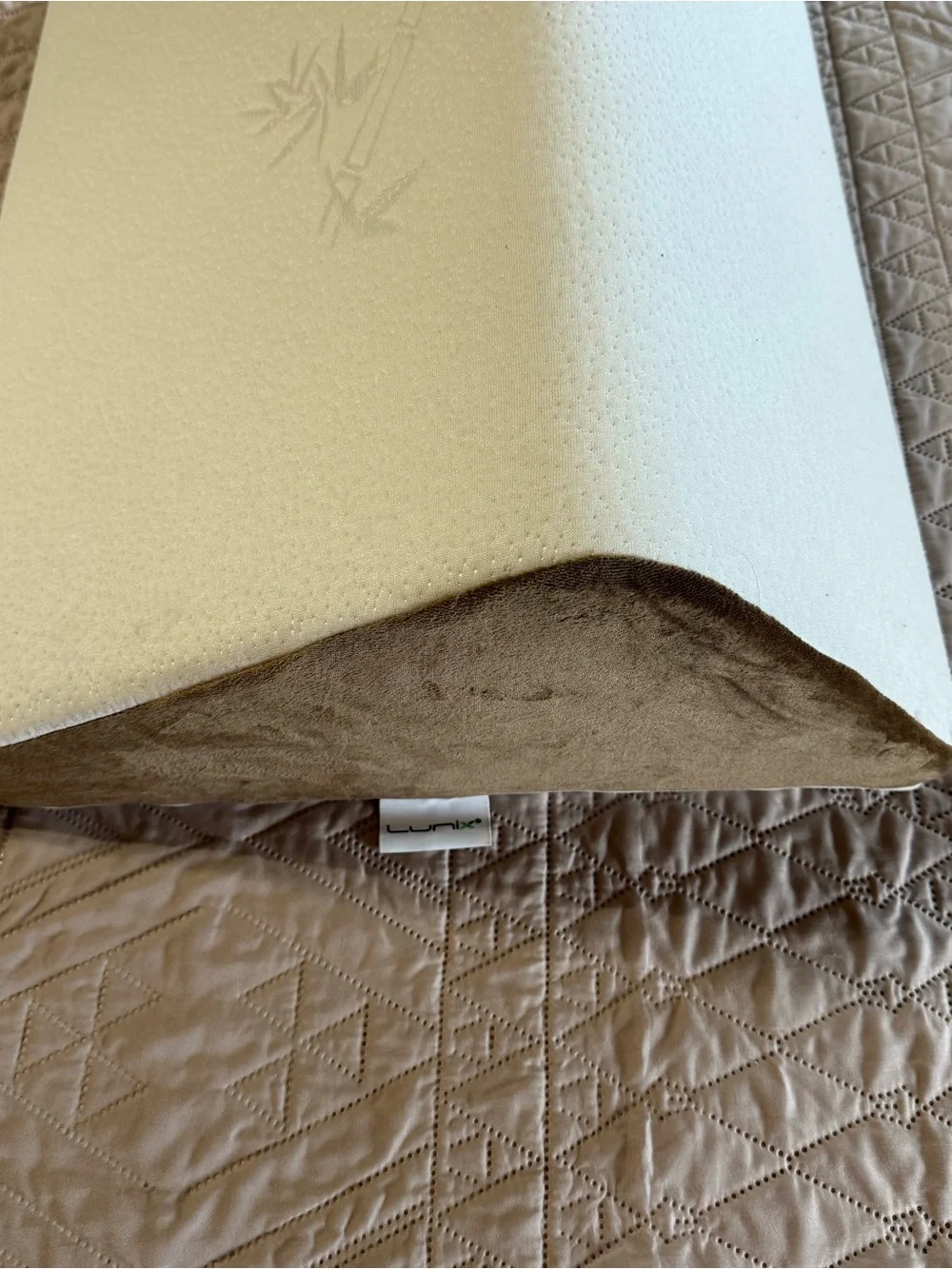 LUNIX. BAMBOO Contour Memory Foam Pillow - White and Brown